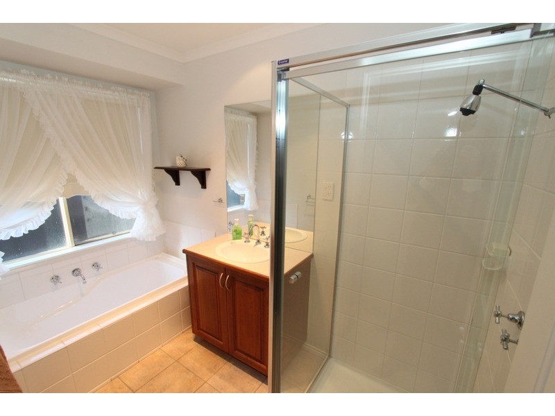 4 Dunrossil Court, Brookfield VIC 3338