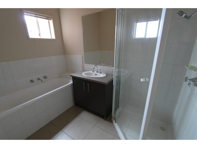 49/17 Crestmont Drive, Melton South VIC 3338