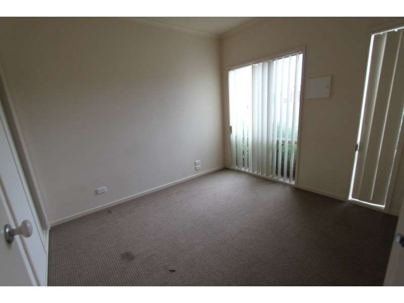 49/17 Crestmont Drive, Melton South VIC 3338