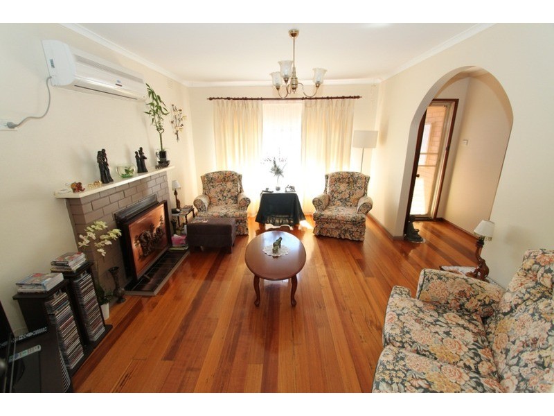 30 Vista  Drive, Melton VIC 3337