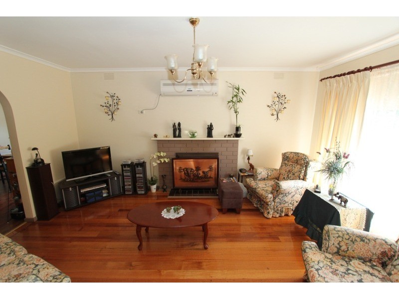 30 Vista  Drive, Melton VIC 3337