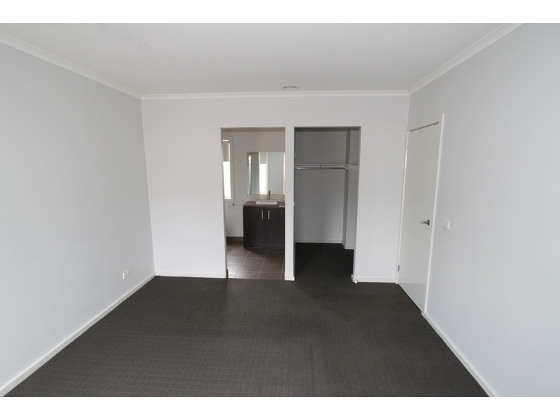 16 Colonus Street, Melton VIC 3337