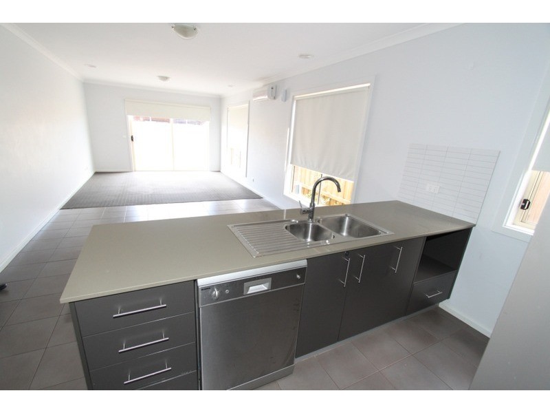 16 Colonus Street, Melton VIC 3337