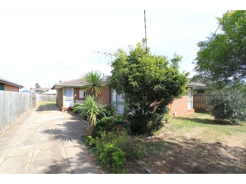 3 Falcon Drive, Melton VIC 3337