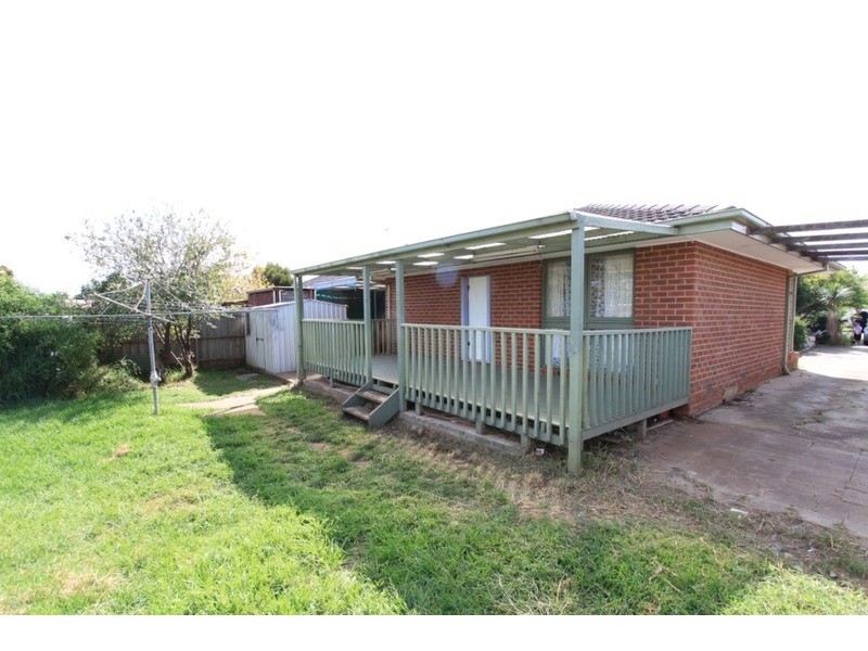 3 Falcon Drive, Melton VIC 3337