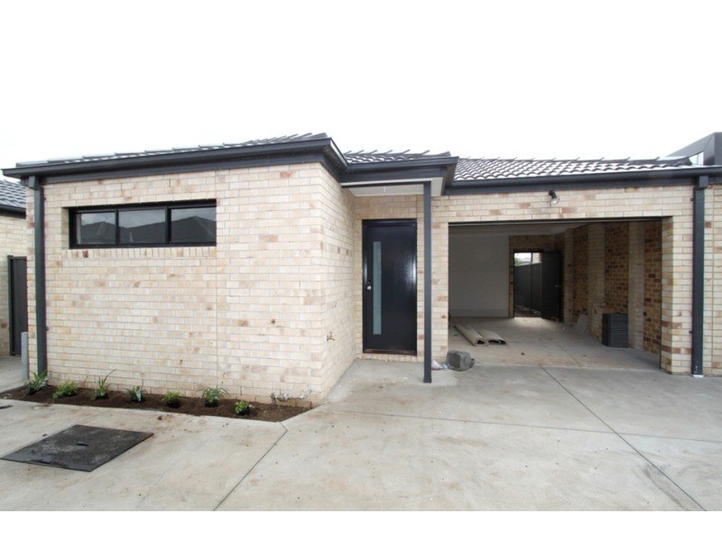 8/21-29 Lakewood Boulevard, Melton VIC 3337