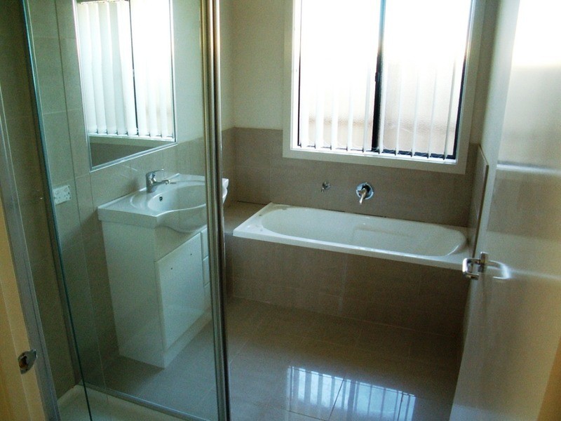 1/62 Andrew  Street, Melton South VIC 3338