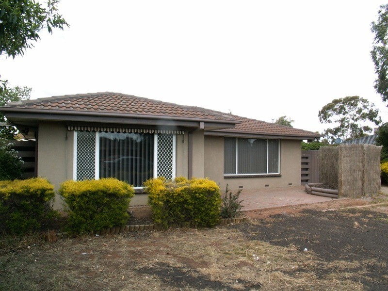 8 Kingsley Place, Melton VIC 3337