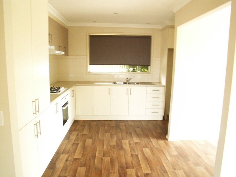 8 Kingsley Place, Melton VIC 3337