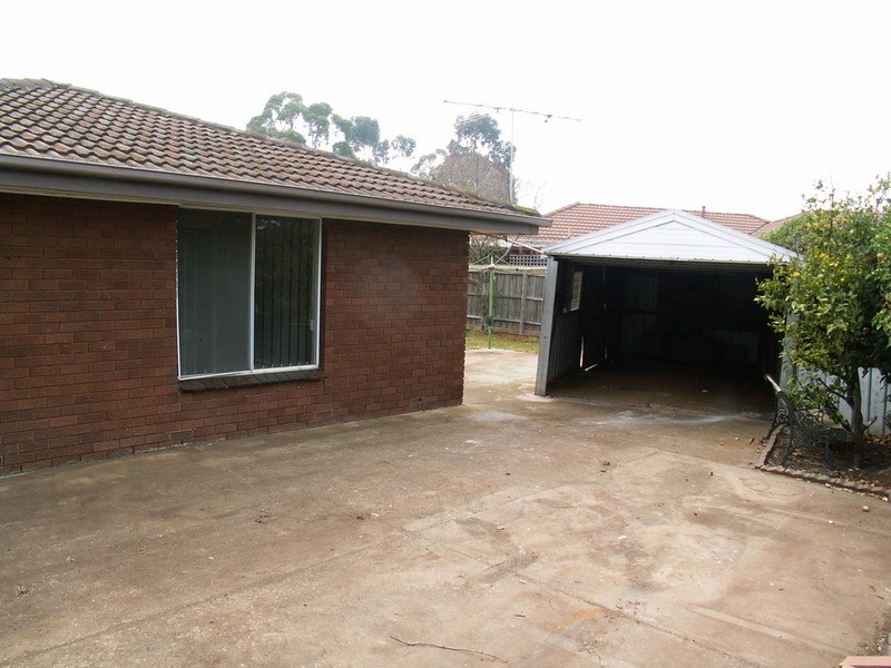 8 Kingsley Place, Melton VIC 3337