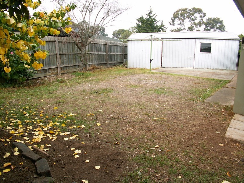 8 Kingsley Place, Melton VIC 3337