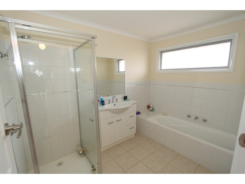 20 Quail Crescent, Melton VIC 3337