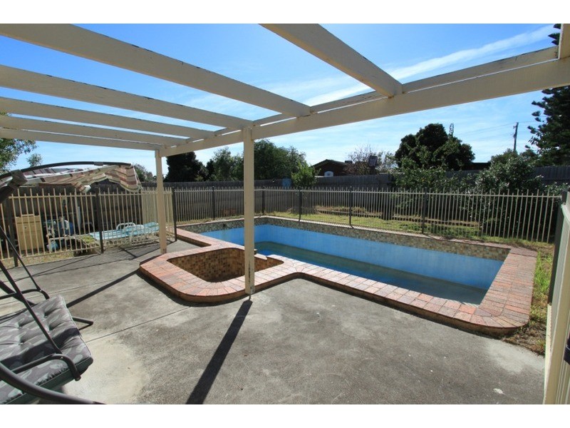 20 Quail Crescent, Melton VIC 3337