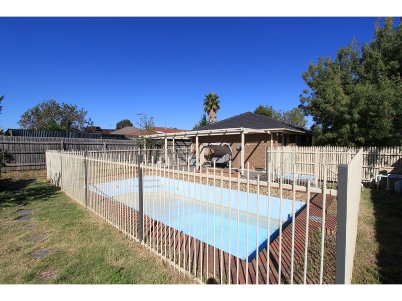 20 Quail Crescent, Melton VIC 3337