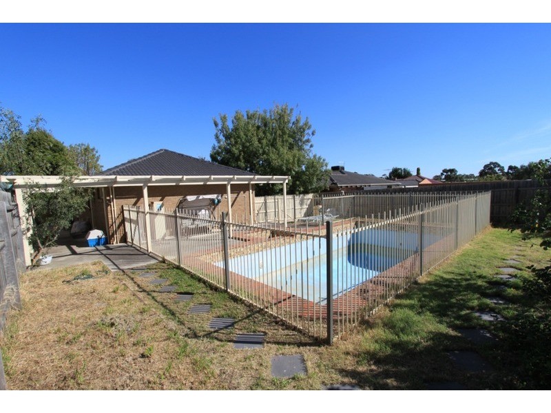 20 Quail Crescent, Melton VIC 3337