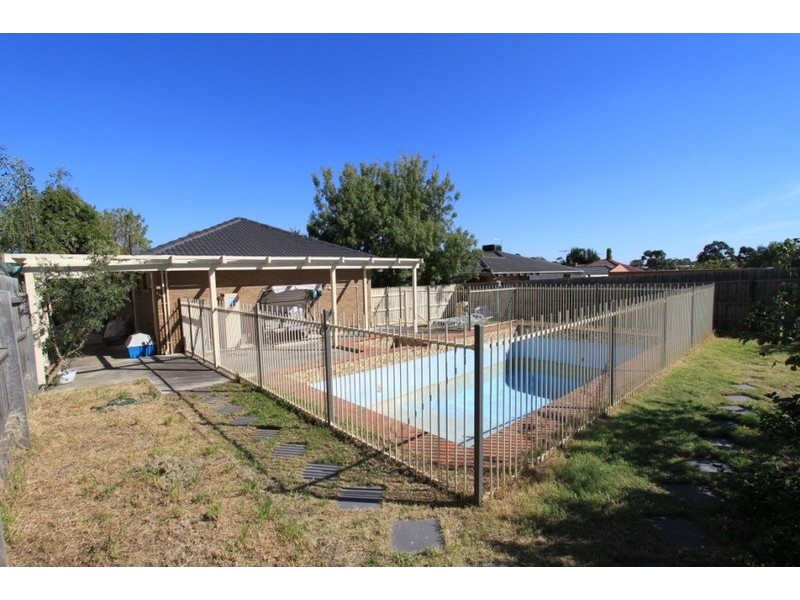 20 Quail Crescent, Melton VIC 3337