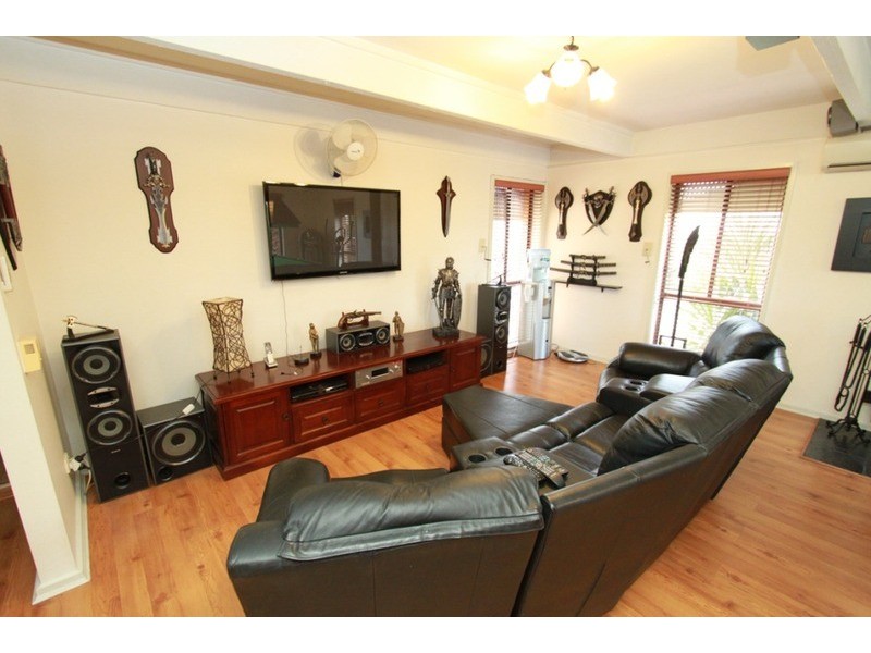 4 Oxley Court, Melton South VIC 3338