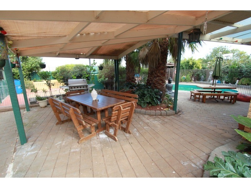 4 Oxley Court, Melton South VIC 3338