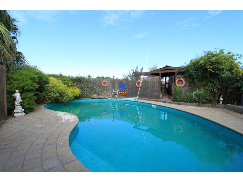 4 Oxley Court, Melton South VIC 3338