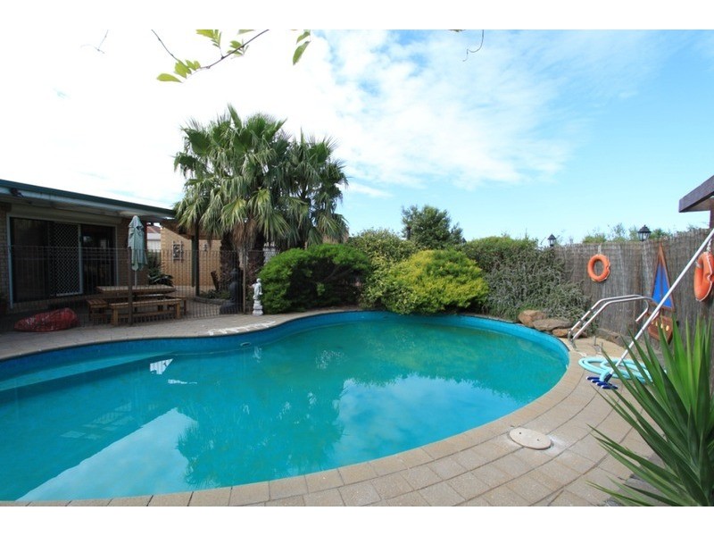 4 Oxley Court, Melton South VIC 3338