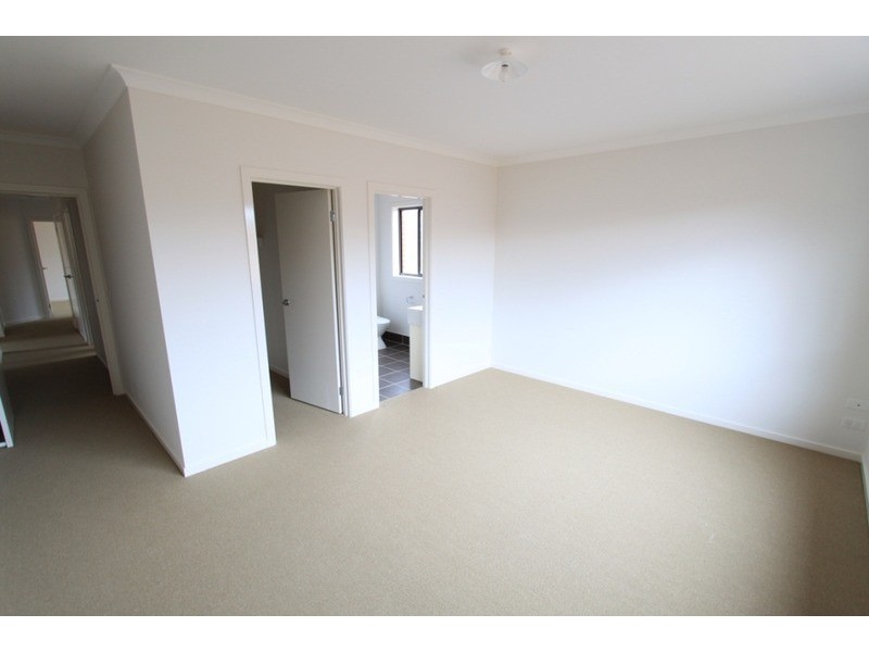 5 Leuca Avenue, Brookfield VIC 3338