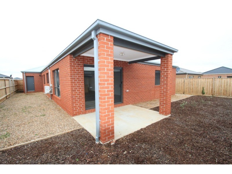 5 Leuca Avenue, Brookfield VIC 3338