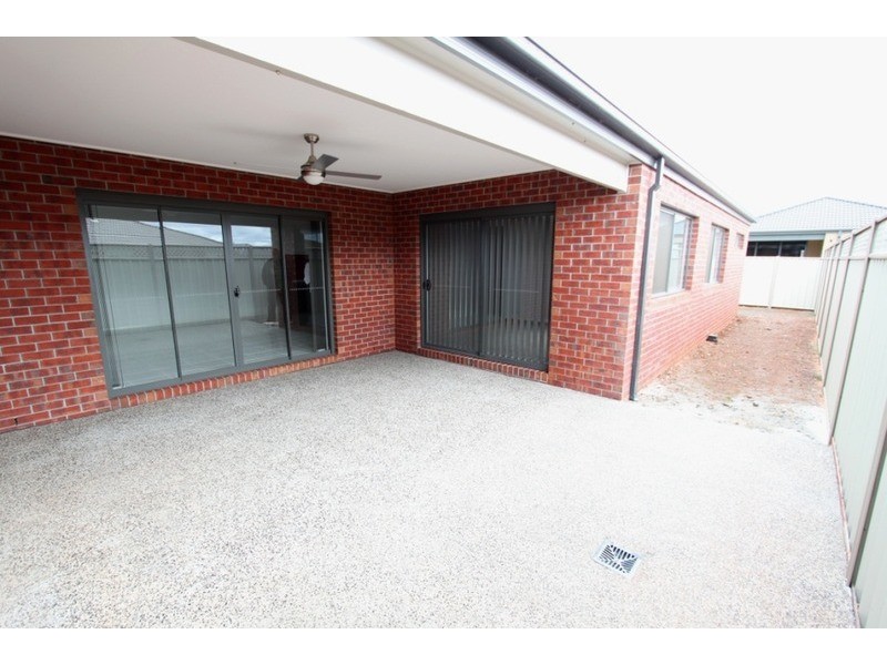 72 Fantail Way, Brookfield VIC 3338