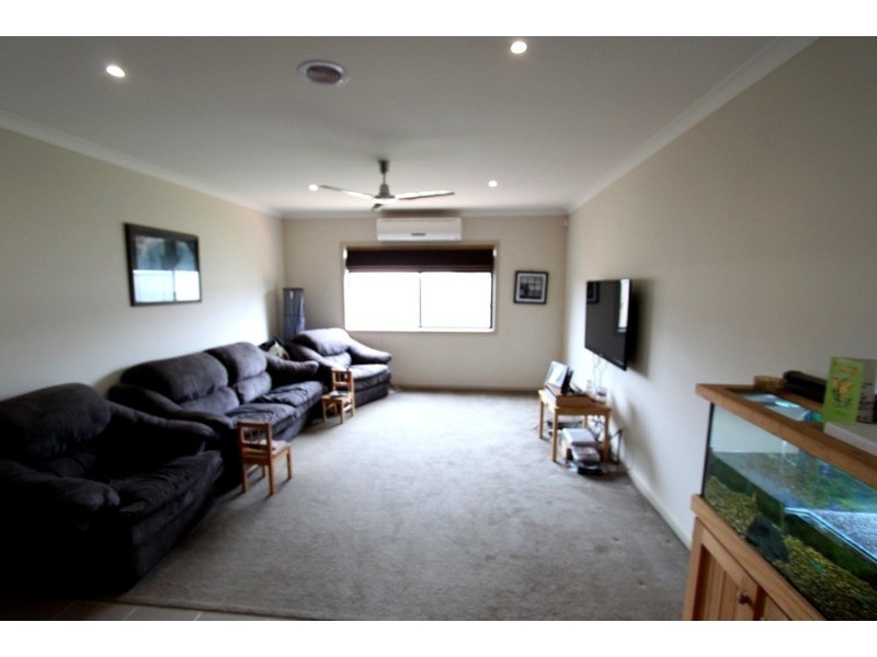 9 Chester Street, Kurunjang VIC 3337