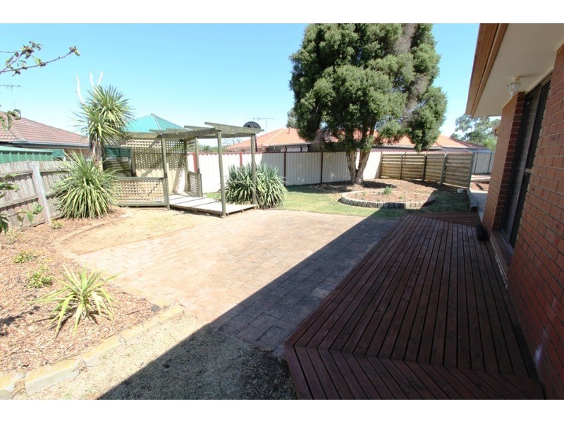 13 Barnong Crescent, Kurunjang VIC 3337
