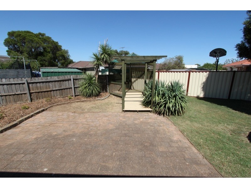 13 Barnong Crescent, Kurunjang VIC 3337