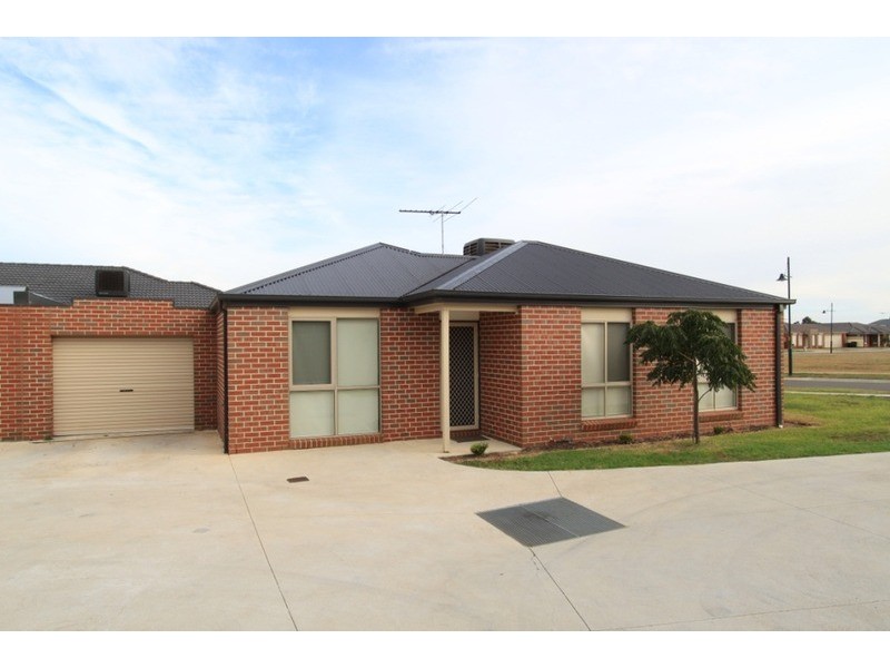 1/32 Black Knight  Way, Kurunjang VIC 3337