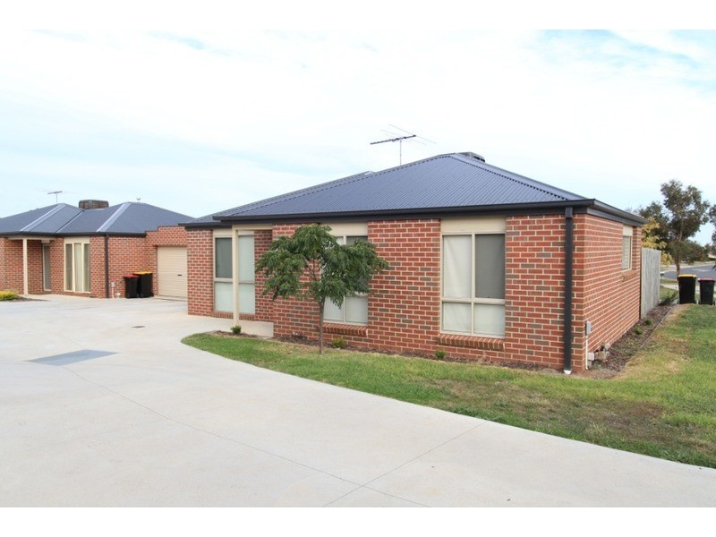 1/32 Black Knight  Way, Kurunjang VIC 3337
