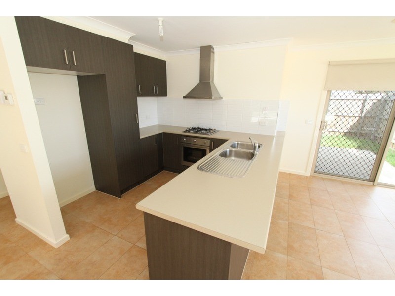 1/32 Black Knight  Way, Kurunjang VIC 3337