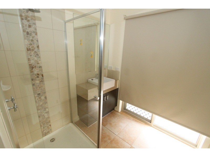 1/32 Black Knight  Way, Kurunjang VIC 3337