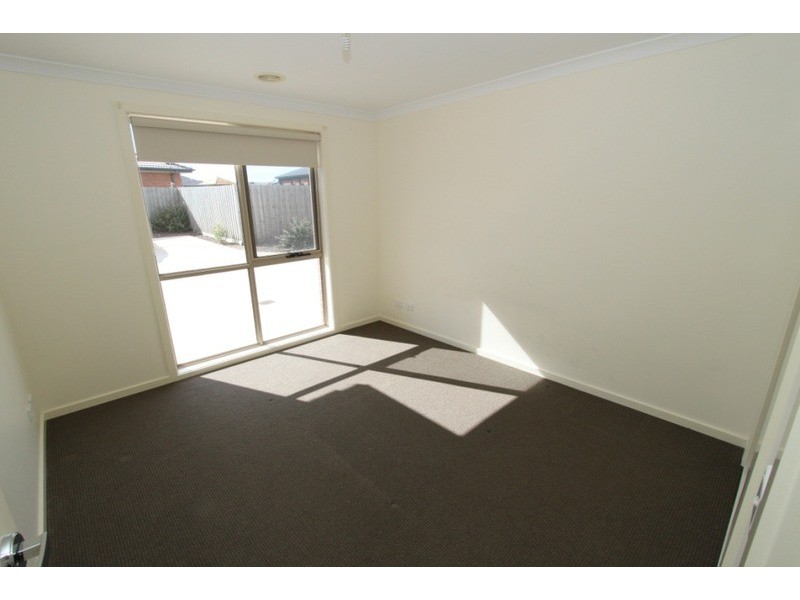 1/32 Black Knight  Way, Kurunjang VIC 3337