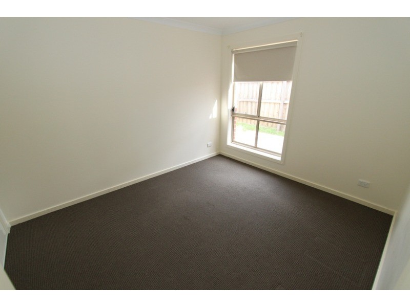 1/32 Black Knight  Way, Kurunjang VIC 3337