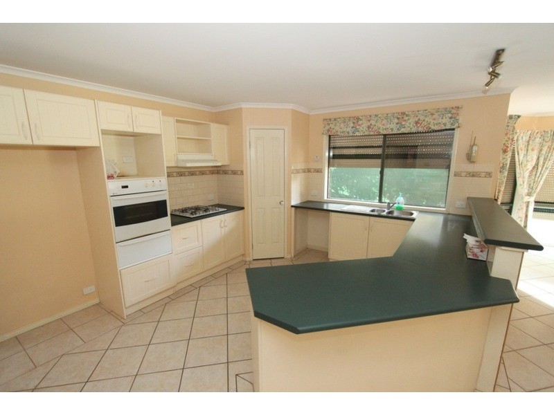 32 Fleetwood Circuit, Melton West VIC 3337