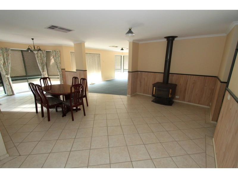 32 Fleetwood Circuit, Melton West VIC 3337