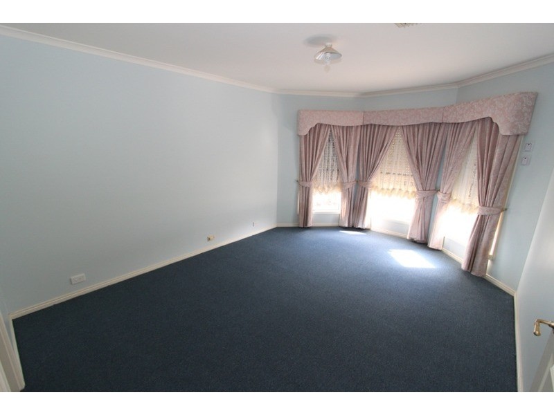 32 Fleetwood Circuit, Melton West VIC 3337