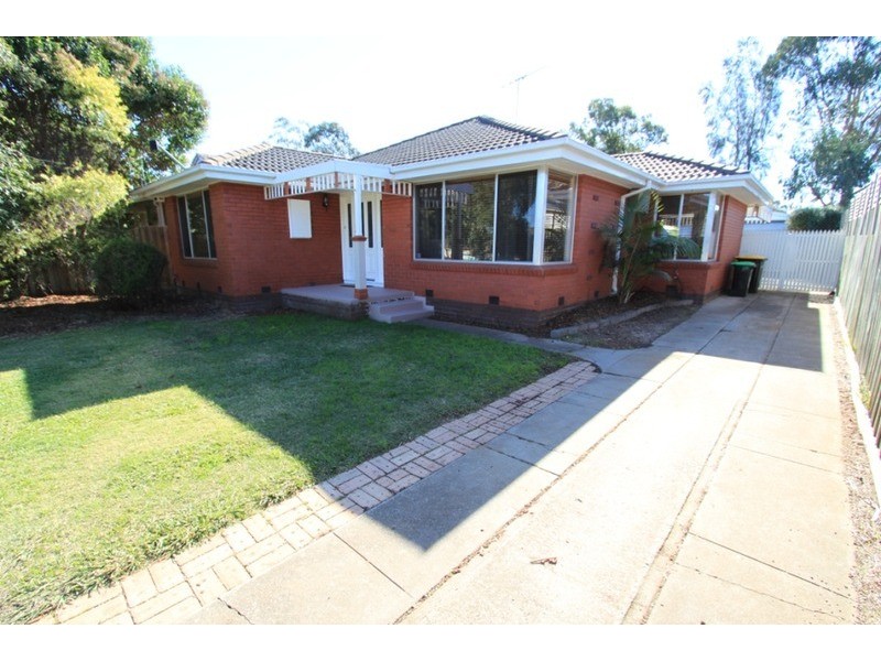 38 Manson  Drive, Melton South VIC 3338