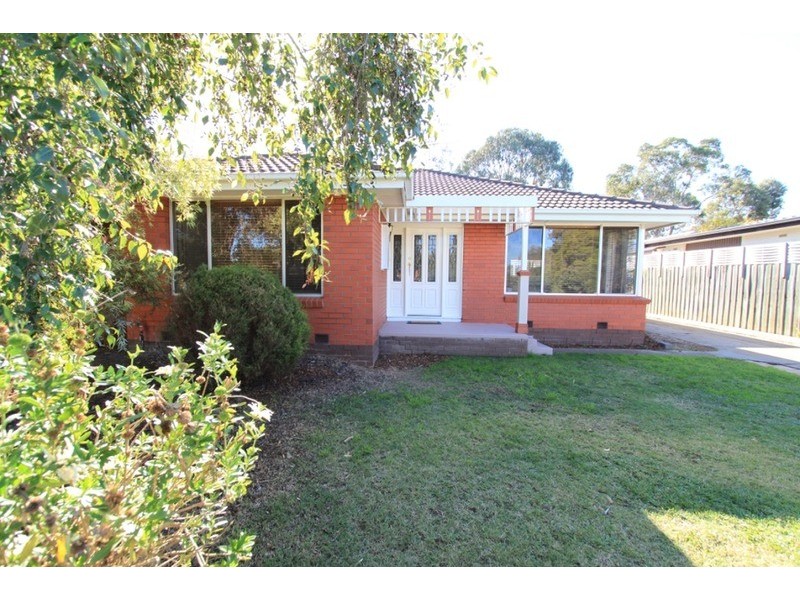 38 Manson  Drive, Melton South VIC 3338