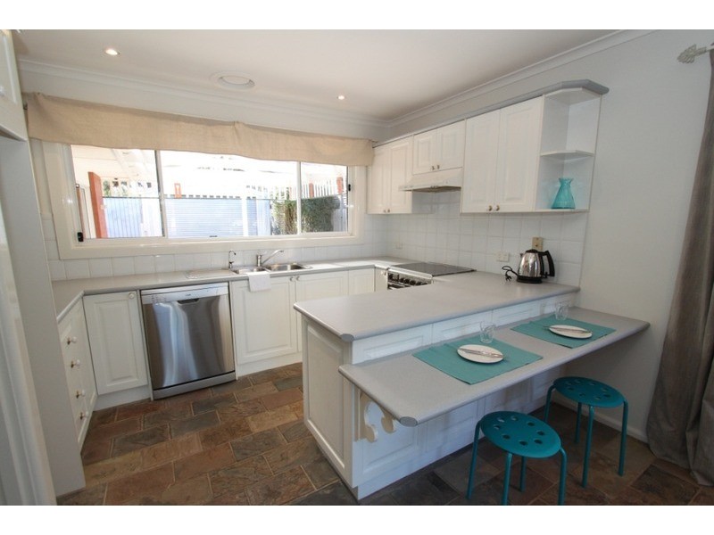 38 Manson  Drive, Melton South VIC 3338