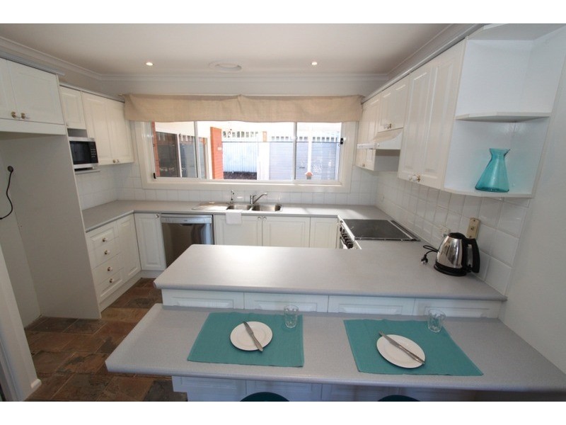 38 Manson  Drive, Melton South VIC 3338