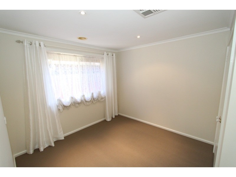 38 Manson  Drive, Melton South VIC 3338