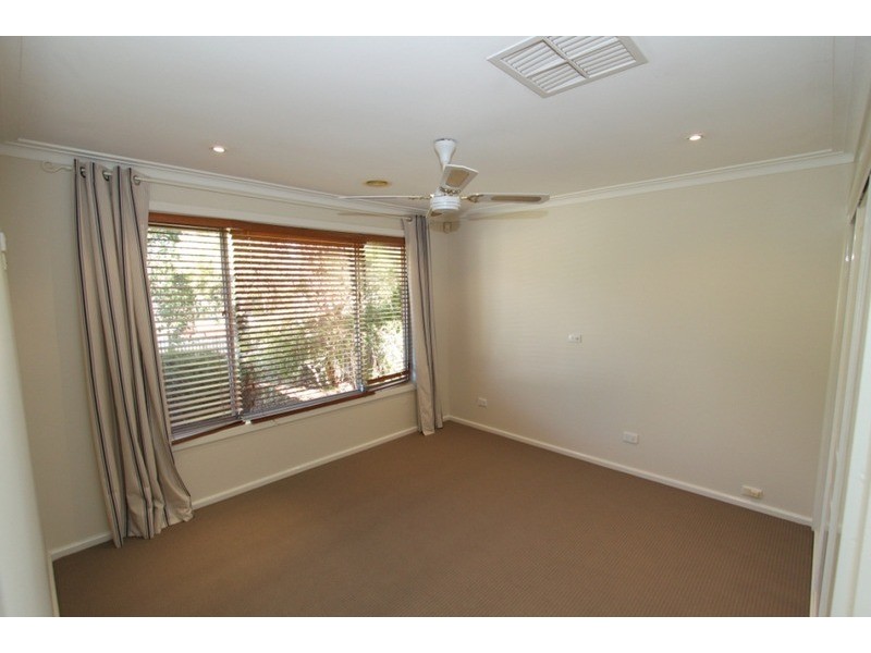 38 Manson  Drive, Melton South VIC 3338