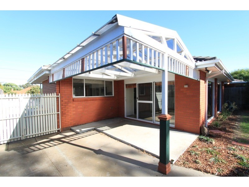 38 Manson  Drive, Melton South VIC 3338