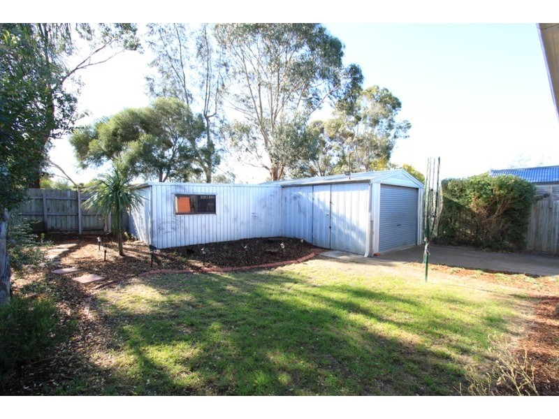 38 Manson  Drive, Melton South VIC 3338