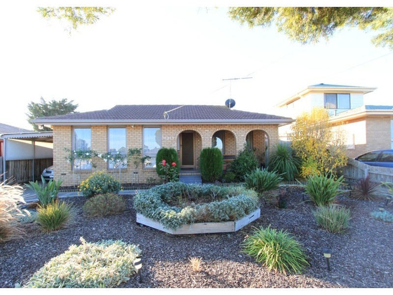 21 Vista  Drive, Melton VIC 3337