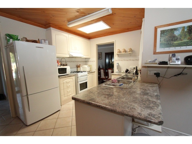 21 Vista  Drive, Melton VIC 3337