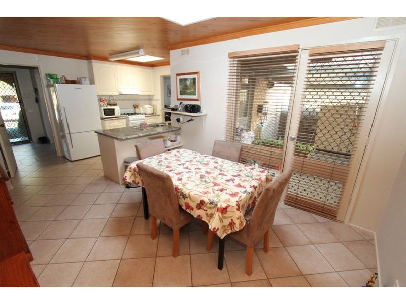 21 Vista  Drive, Melton VIC 3337